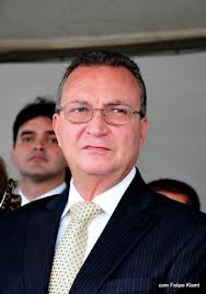 Luis Fernando. Luis Fernando.