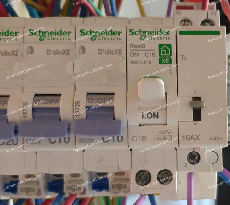 Branchement télérupteur Resi9 XE, schémas câblage télérupteur