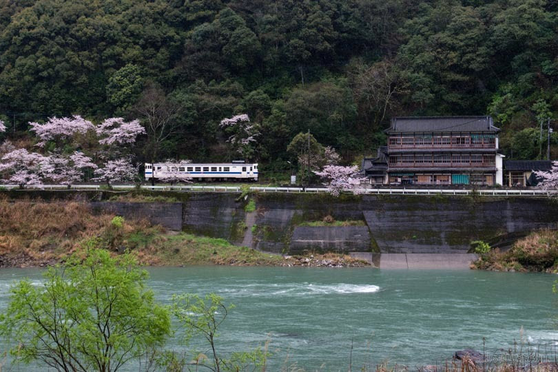 川線の印象 鶴之湯旅館 駅舎の灯