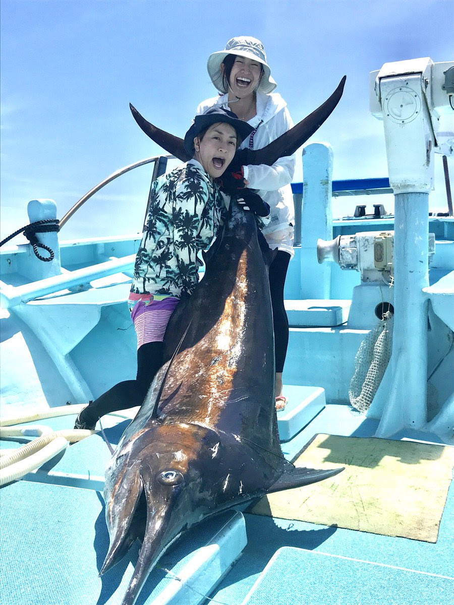 1 Best U Chiichiiiii Images On Pholder 1キロの クロカワカジキ Mizu 38 と一緒に 最高の思い出 あ ロケじゃないですよ 笑 ありがとう ゆーちゃん 海宝丸の仲宗根船長 釣り Fishing 海宝丸