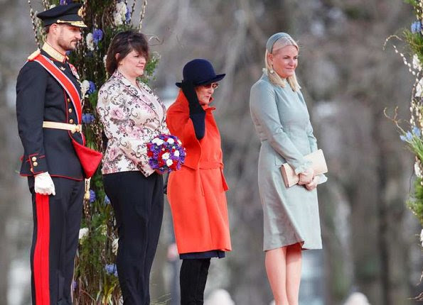 King Harald, Queen Sonja, Crown Prince Haakon, Crown Princess Mette-Marit and Princess Astrid welcome President of Iceland Gudni Johannesson and his wife Eliza Reid
