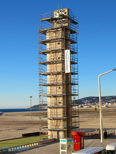 Figueira da Foz: Torre do relógio de praia vai ter obras - Torre com andaimes