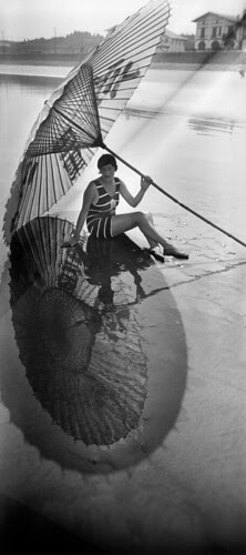 jacques-henri-lartigue-bibi-sombra-y-reflejo-hendaya-agosto-de-1927-fotografia-de-j-h-lartigue-copy-ministere-de-la-cul