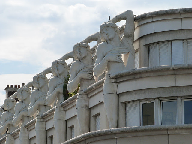 immeuble aux sculptures