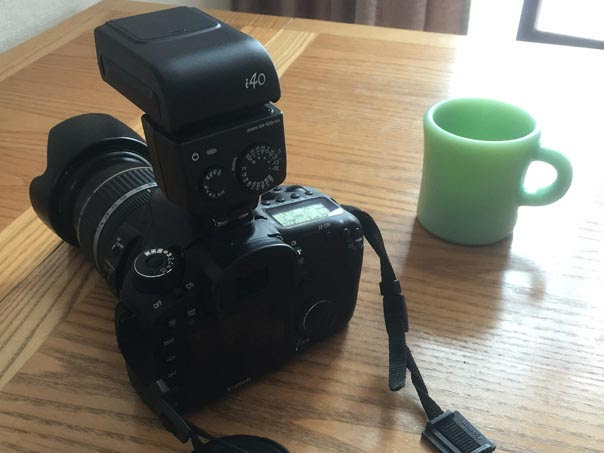 ニッシンデジタル　ストロボ　i40をつけたCanon7D