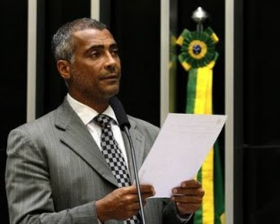 Romário classifica Valcke como 'chantagista' e pede respeito ao povo brasileiro