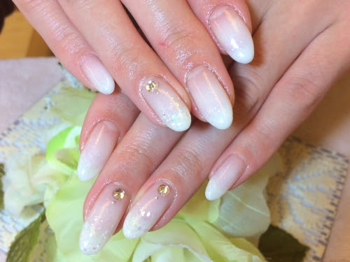 15 冬ジェルネイルデザイン 白グラデーションネイル ｆａｓｔｎａｉｌ ｐｌｕｓ大宮店 津田聖子 ネイルサロンfastnail Plus大宮店のネイリスト 津田聖子のネイルブログ
