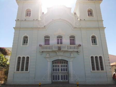 A fachada da igreja em Montes Claros, Minas Gerais