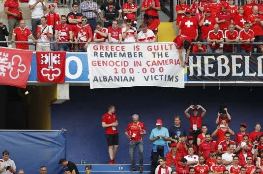 Euro 2016: Προκλητικό πανό των Αλβανών κατά της Ελλάδας