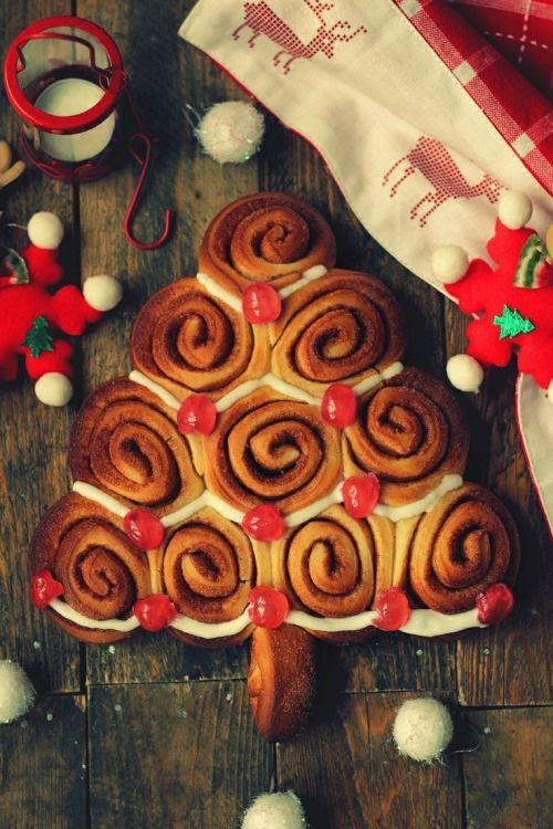 Christmas Tree Cinnamon Buns Pictures, Photos, and Images 