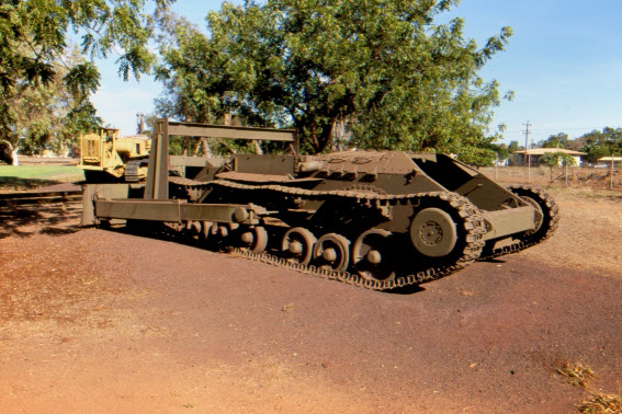 Este tipo de maquinaria se utilizó para abrir las primeras carreteras de tierra a través del Outback.