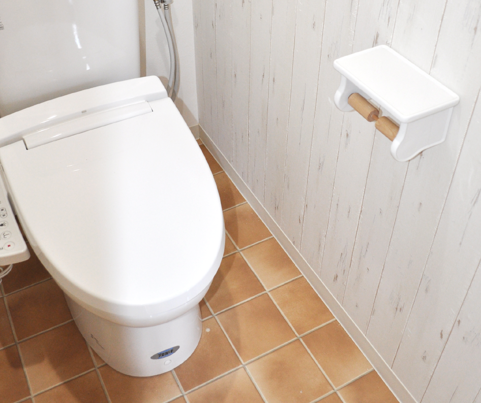 木目とタイル調が可愛いトイレ室 木目とタイル調が可愛いトイレ室 神戸 芦屋 西宮のリフォーム リノベーションは河原工房