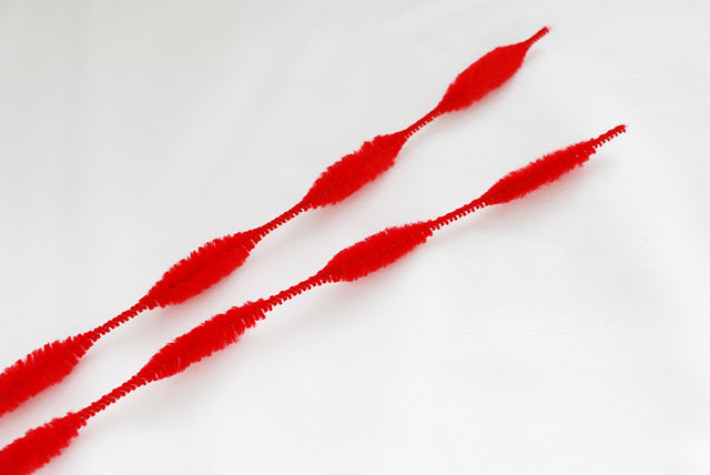 25 Crafts of Christmas // Pipe Cleaners