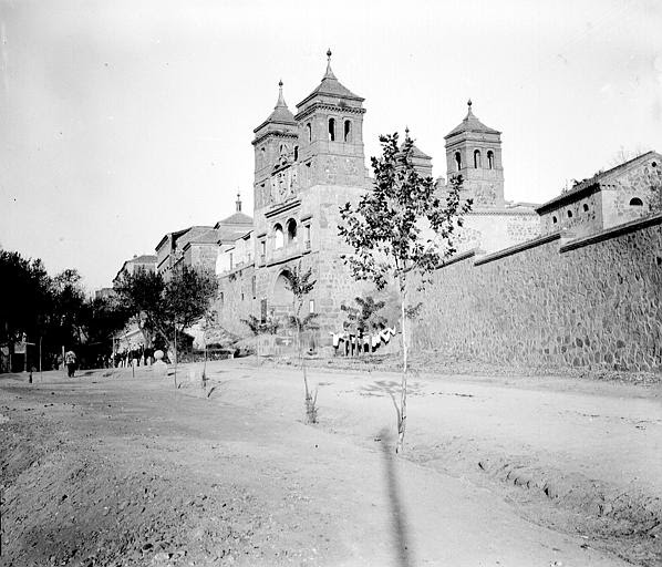 Puerta del Cambrón en septiembre de 1907. Fotografía de Petit. Société Française d'Archéologie et Ministère de la Culture (France), Médiathèque de l'architecture et du patrimoine (archives photographiques) diffusion RMN