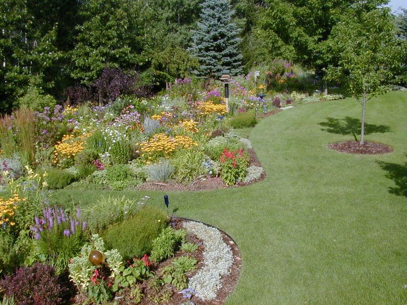 Landscaping Ideas & Garden Ideas > How to Put In a Flower Bed