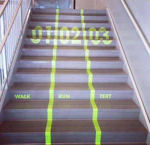 win-design-pic-stairs-texting