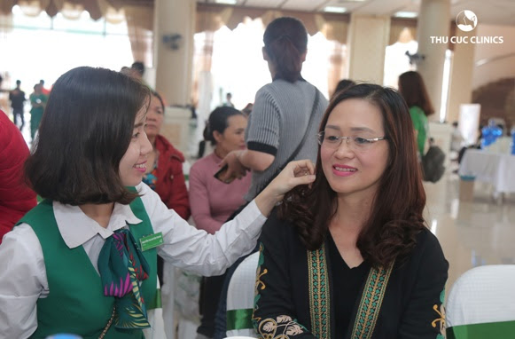 Là khách hàng “ruột” của Thu Cúc Clinic Bắc Ninh, chị Vân Anh (phường Đại Phúc – Tp. Bắc Ninh) vui mừng khi được tham gia sự kiện thăm khám sức khỏe và tư vấn làm đẹp. Chị cũng tranh thủ đăng ký liệu trình chăm sóc da để nhận ưu đãi đến 45% - duy nhất trong ngày 11/3.