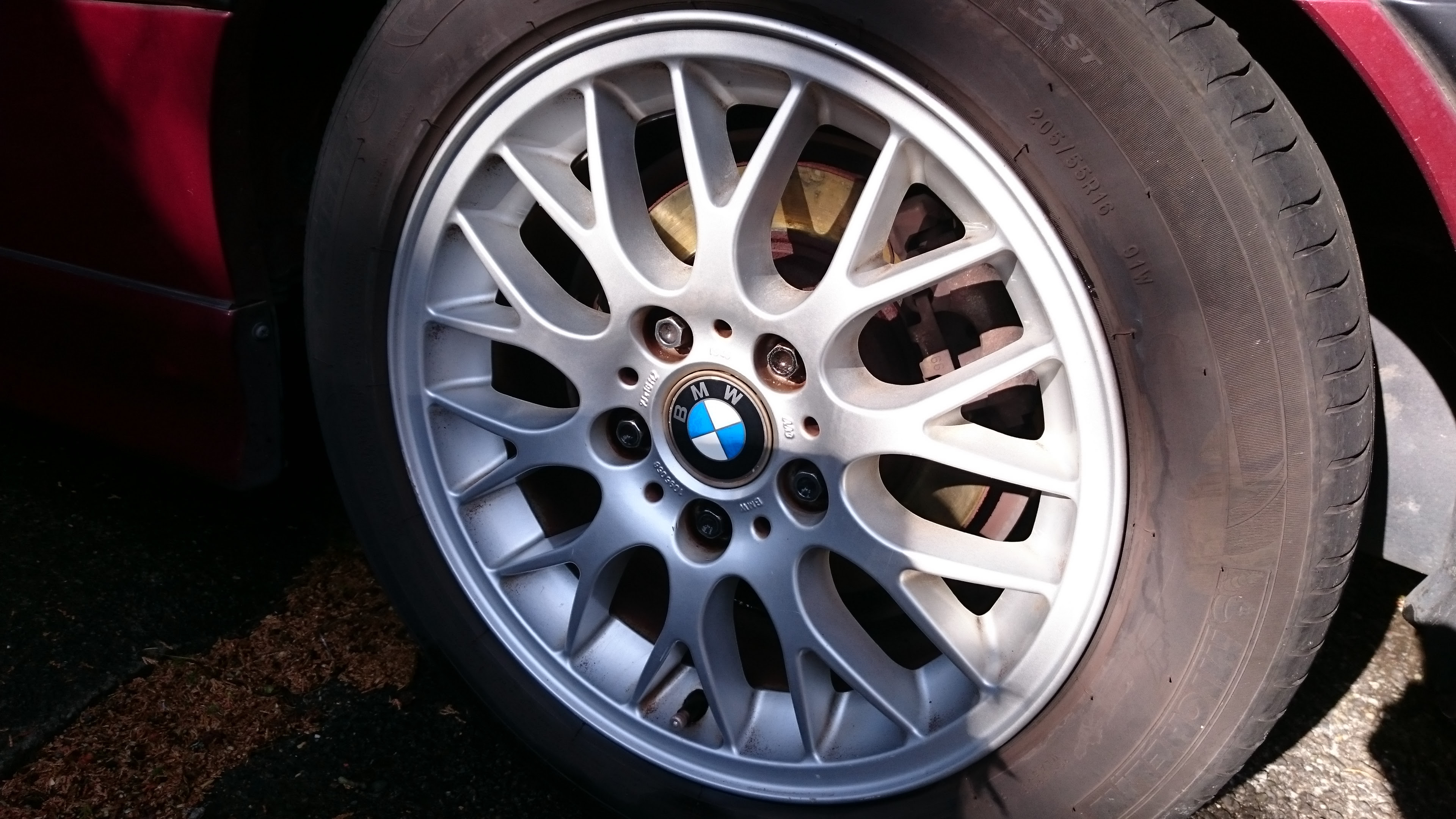 ホイール洗いに 酸の力だっ サンポールっ 狼の皮を被った羊