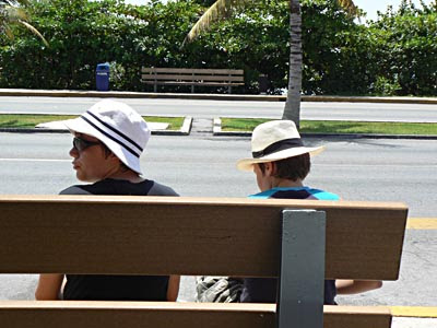 on attend le bus sur Kukulkan.jpg