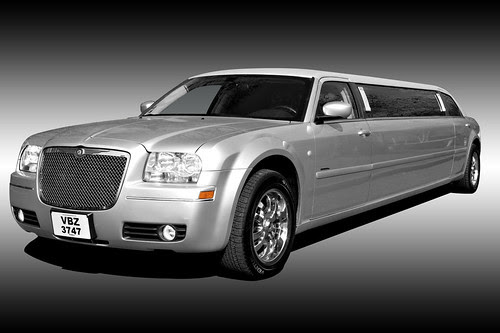 white chrysler 300c limo. Chrysler 300 Limousine