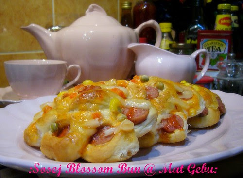 Sosej Blossom Bun