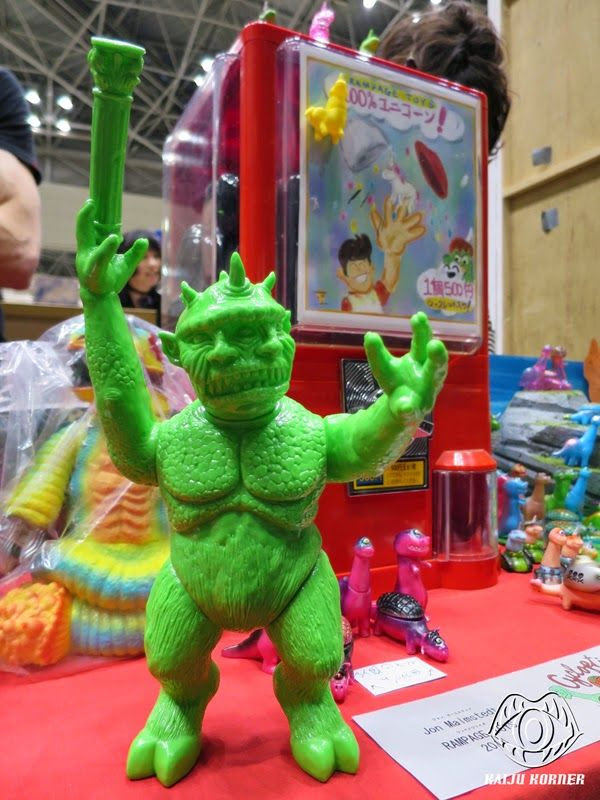 Splurrt's new Secretoy, "Cinema Monster," spotted in sofubi at Design Festa!