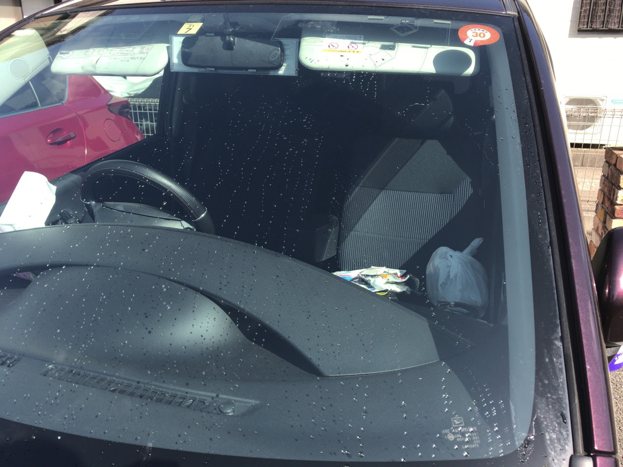 車ガラスの水垢 ウロコの落とし方 同時に油膜も除去できてコーティング効果up 自動車メンテナンスお役立ち情報blog