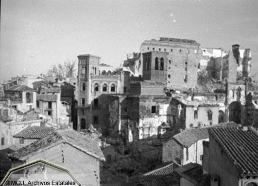 Vista de Toledo devastada en 1936. Foto Erich Andres. Ministerio de cultura. Centro Documental de la Memoria Histórica