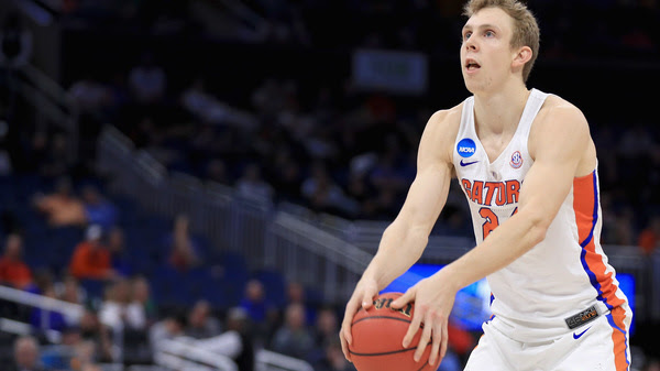 Canyon Barry shoots a free throw against the East Tennessee State Buccaneers. Canyon shoots underhand like his father Rick Barry.