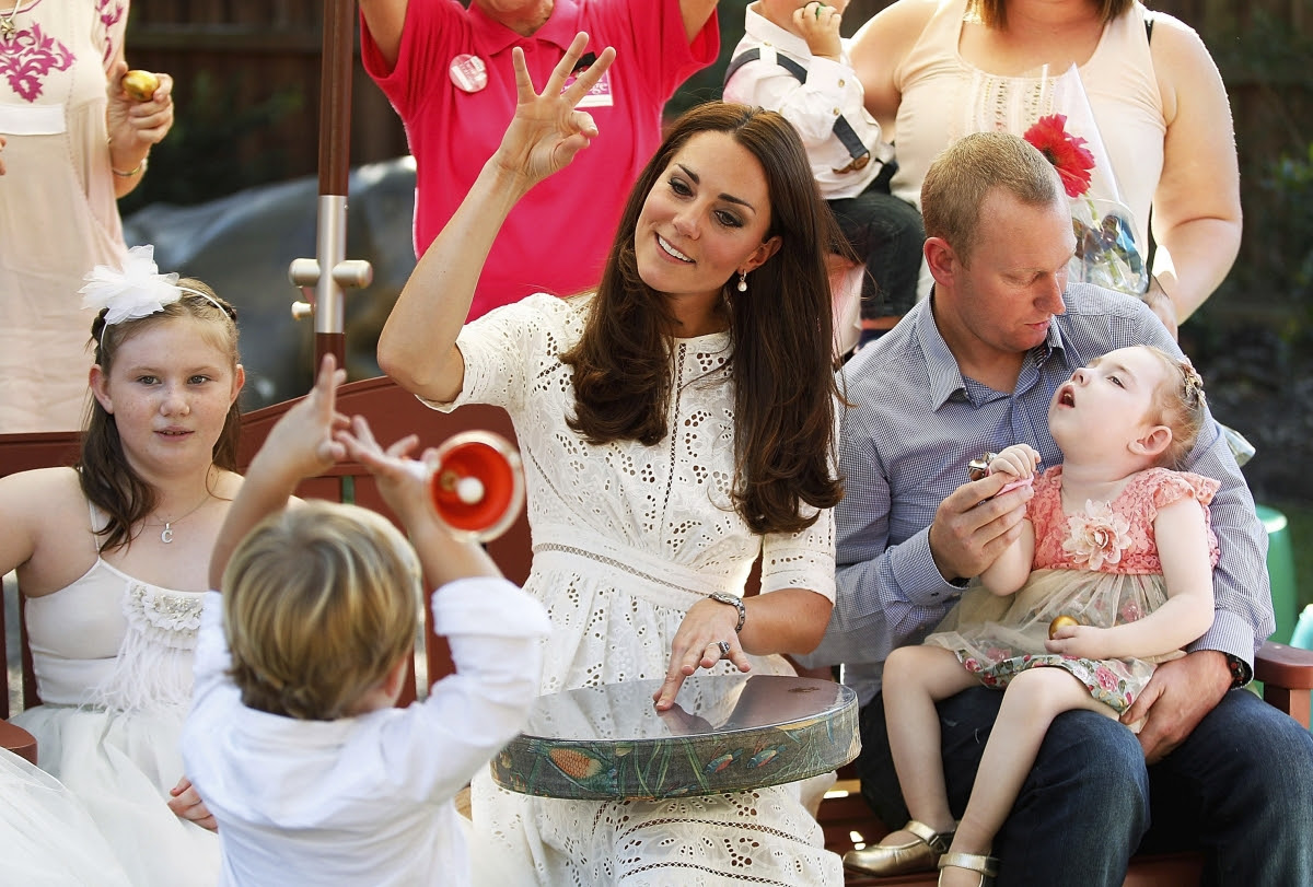 Kate Middleton and Prince William Meet Children at Bear ...