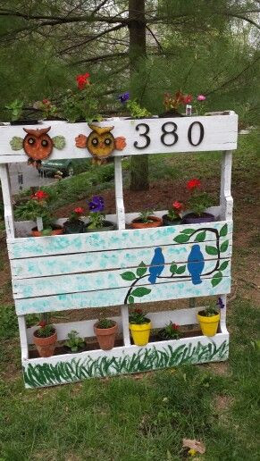 Wood pallet plant holder | Garden/outdoor/yard | Pinterest