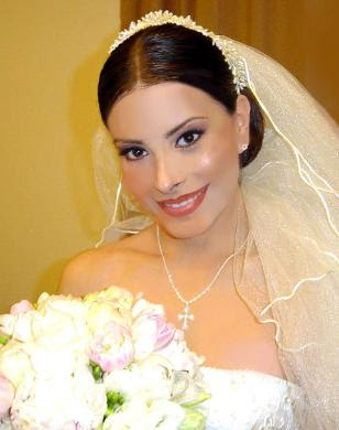 Professional Bridal Makeup This video teaches you the professional way to 