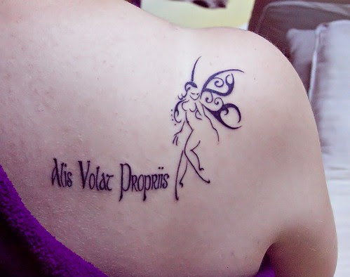 It's a fairy with the Latin phrase, "Alis Volat Propriis" which translates