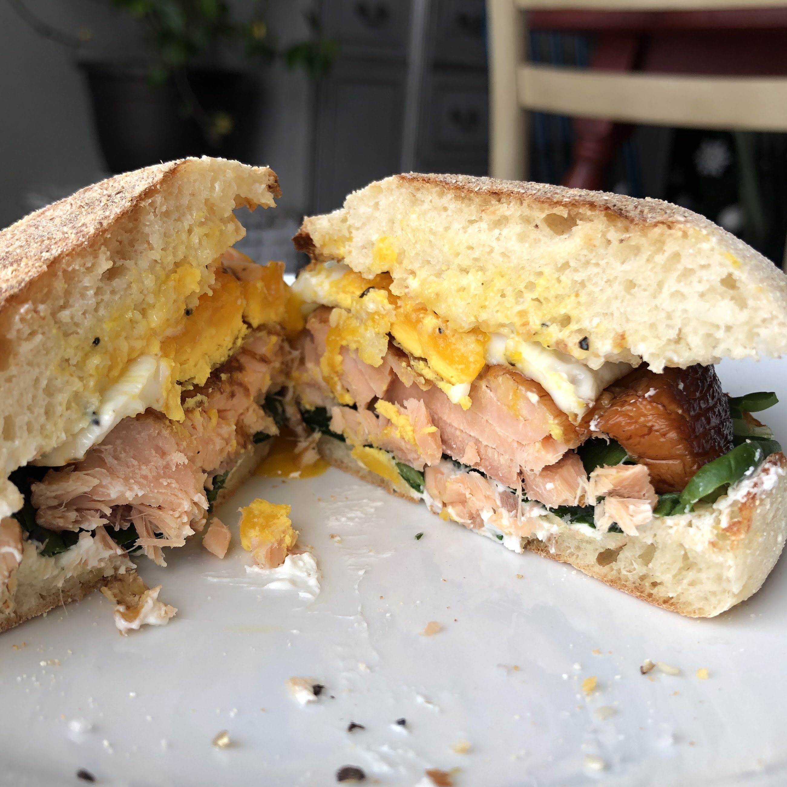 Smoked Salmon Breakfast Sandwich - 322 cal : 1200isplenty