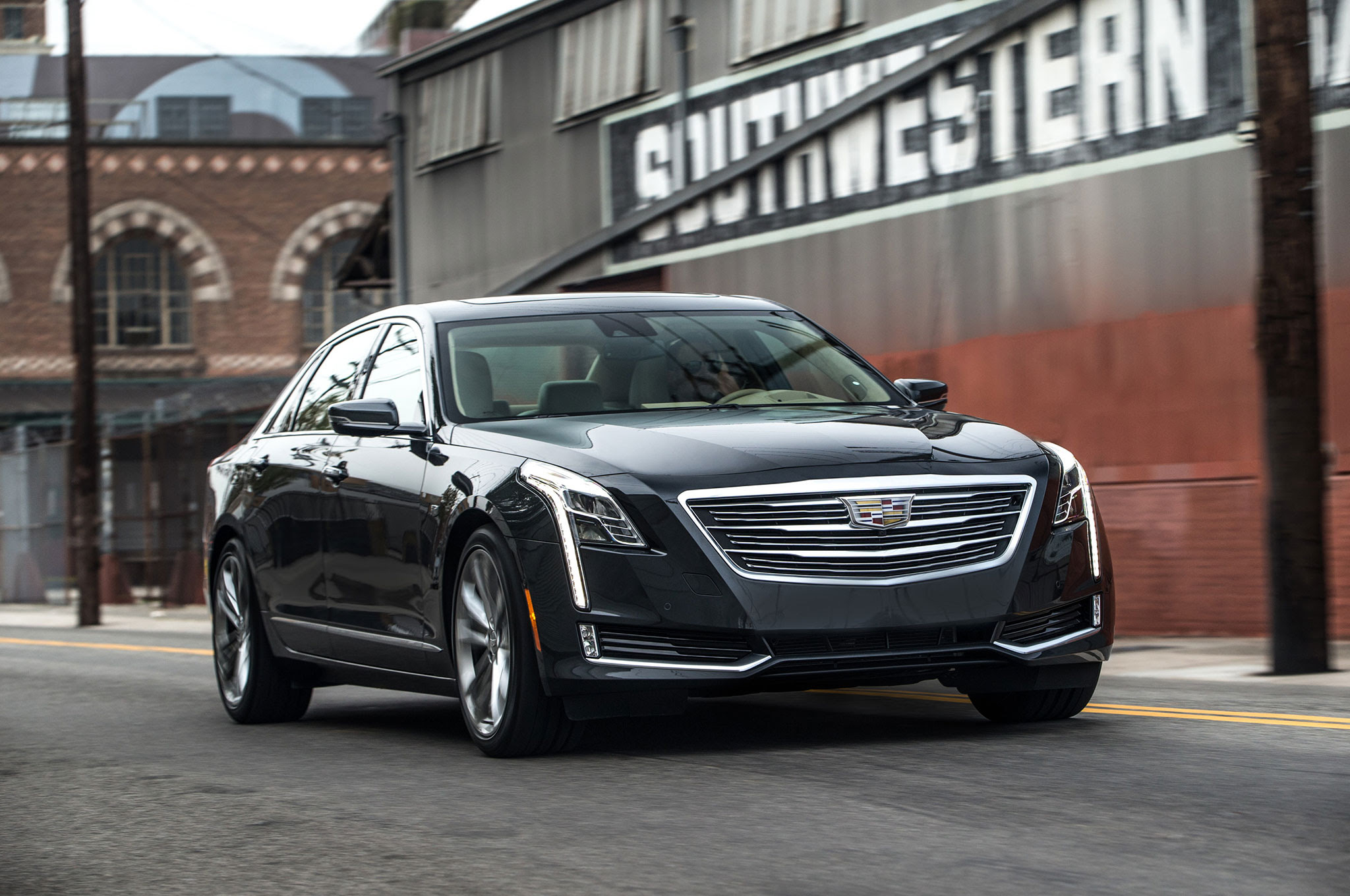 2016 Cadillac CT6 front three quarter in motion 01