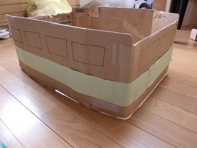 ダンボールの電車 歩くタイプ 簡単手作りおもちゃの作り方 工作図鑑