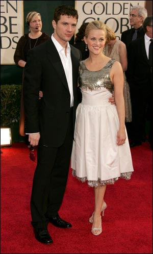 2006 Golden Globes: The Red Carpet. Nominee Reese Witherspoon 