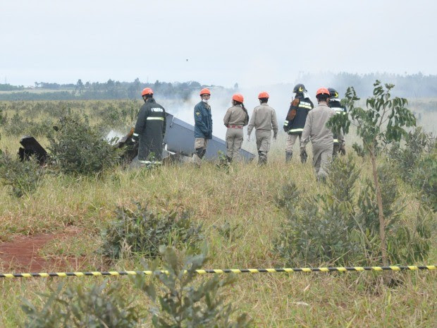 Avião da FAB caiu em área rural de Campo Grande MS (Foto: Wendy Tonhati/G1 MS)