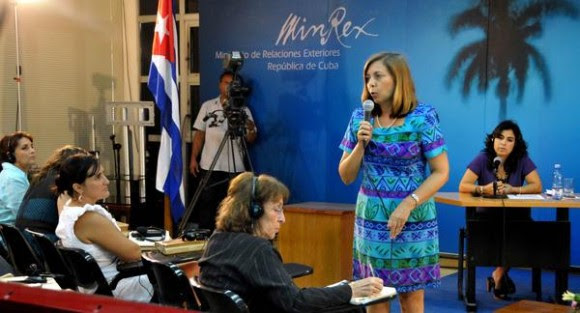 Intervención de Josefina Vidal, directora de la dirección de Estados Unidos del MINREX, durante  la Videoconferencia La Habana-Washington sobre el caso de los Cinco Héroes Cubanos Presos Injustamente en EE:UU., en el teatro Camilo Cienfuegos del Ministerio de Relaciones Exteriores (MINREX), el 17 de septiembre de 2012. AIN FOTO/Marcelino VAZQUEZ HERNANDEZ