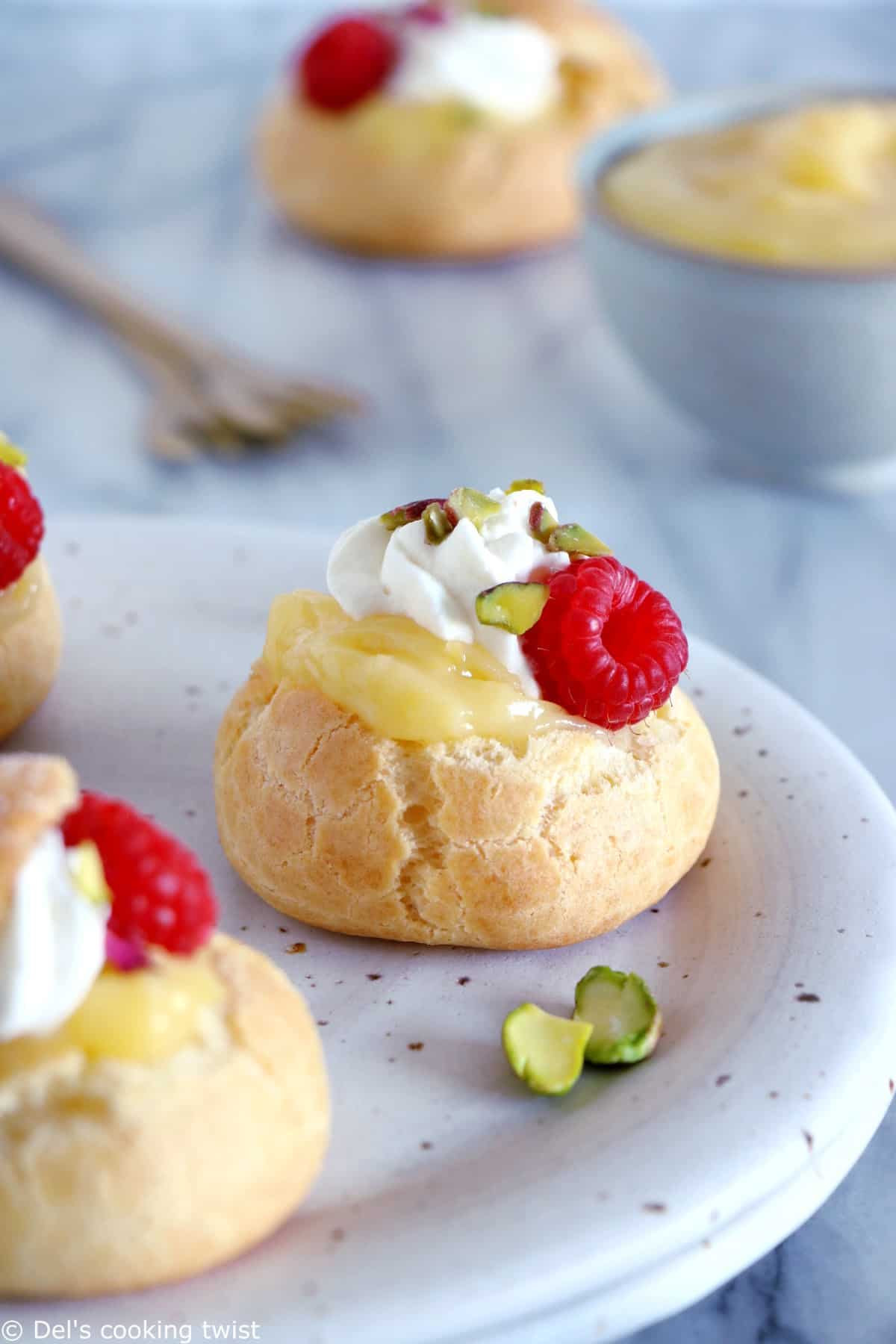Petits Choux Au Lemon Curd Et Aux Framboises Del S Cooking Twist