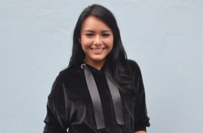 Ini kata Amanda soal sang kekasih, Esa Sigit http://ift.tt/20kt43r - Berita Terkini Amanda Manopo Terbaru Hari Ini -Berpacaran dengan Esa Sigit, Artis pendatang baru Amanda Manopo mengaku nyaman dengan sifat sang kekasih. Saat ditemui WowKeren di bilangan Kapten Tendean, Jakarta pada Senin (20/2), Amanda pun bicara blak-blakan soal sang kekasih. 