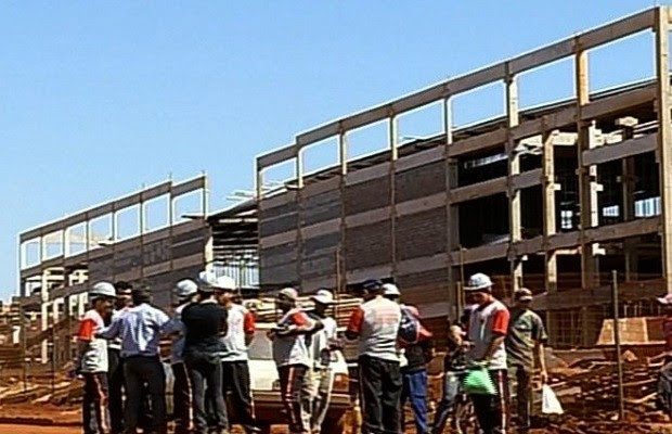 Operário morre ao cair de shopping em construção, em Rio Verde, Goiás (Foto: Reprodução/TV Anhanguera)