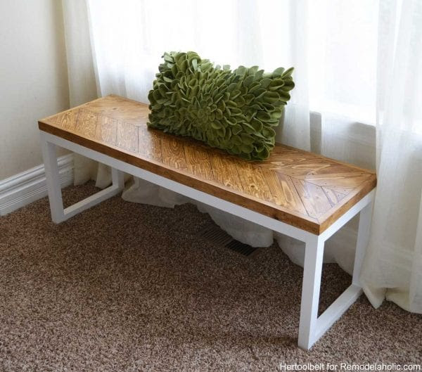 Love this gorgeous chevron bench, perfect for an entry. Free DIY building plans and tutorial. 