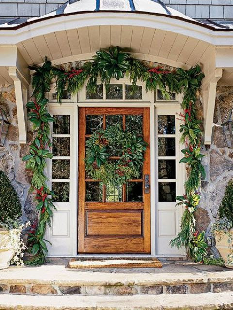 38 Stunning Christmas Front Door D cor Ideas DigsDigs 38 Stunning Christmas Front Door D cor Ideas DigsDigs