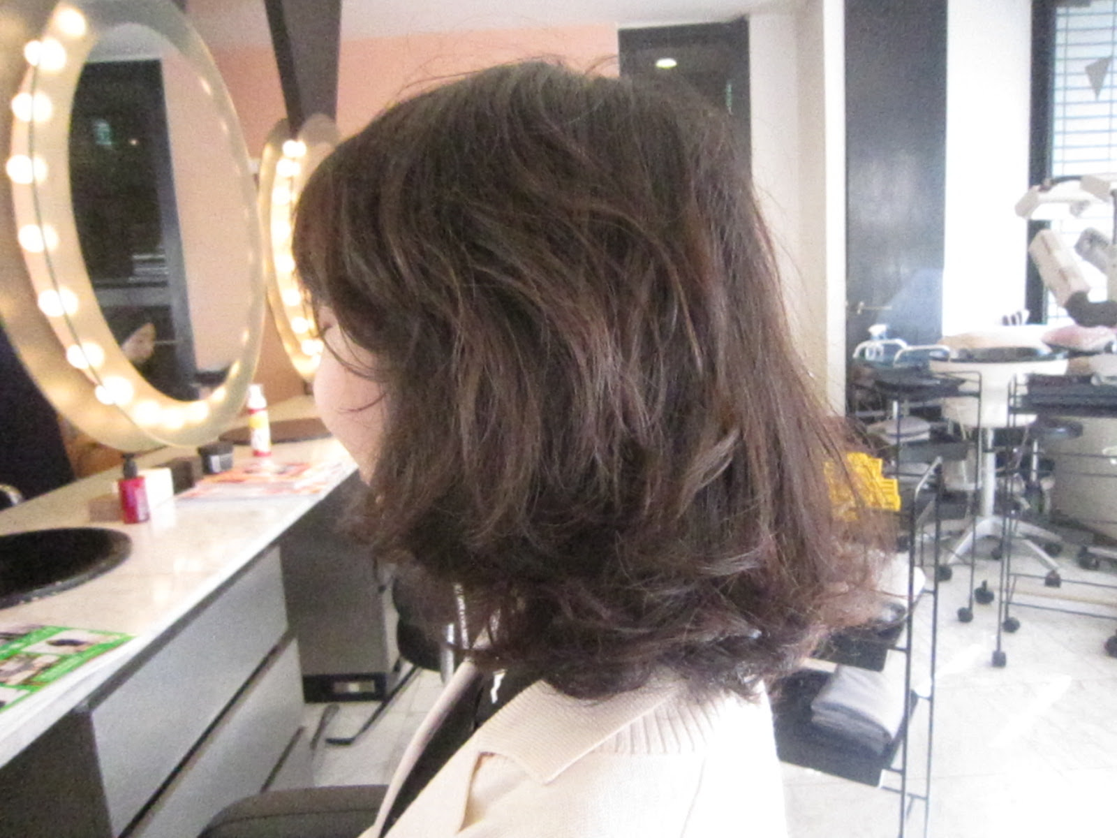 ２０代ヘアカタログ ２０代ミディアムヘア デジタルパーマ 50代60代のご婦人の髪型を素敵にする美容師樽川和明