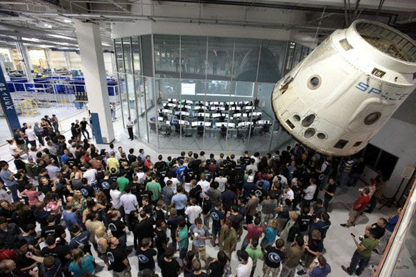 A thousand employees at SpaceX Headquarters in California watch as the Dragon CRS-1 mission gets underway on October 7, 2012.