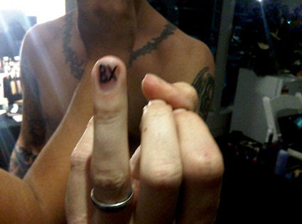 Pete Wentz's tattoo www.friendsorenemies.com