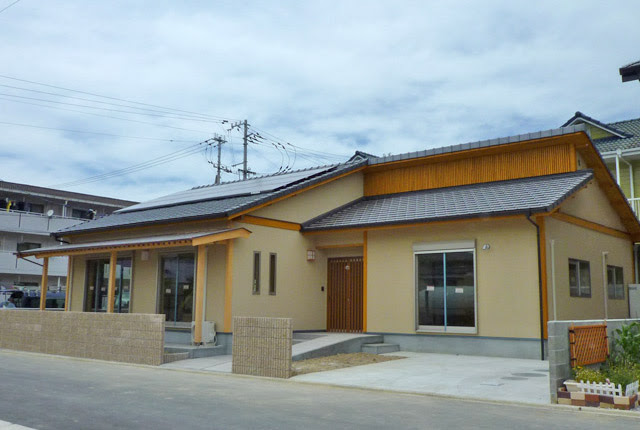 ４４坪 宇和島市新田町 和風モダンの平屋建て住宅 塗り壁と掘りごたつ 愛媛県宇和島の新築 注文住宅 耐震住宅 建て売り住宅なら橋本工務店のかしこいお家