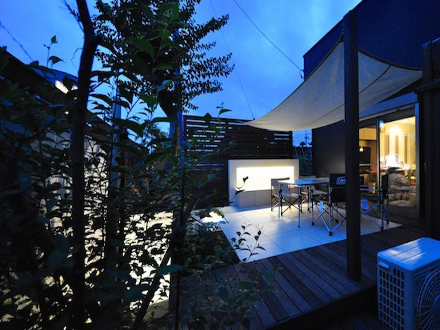 自宅の庭でディナーを楽しむ 株式会社garden Time タカショー リフォームガーデンクラブ