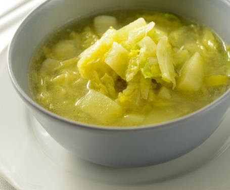 Zuppa di verza: la ricetta per preparare la zuppa di verza